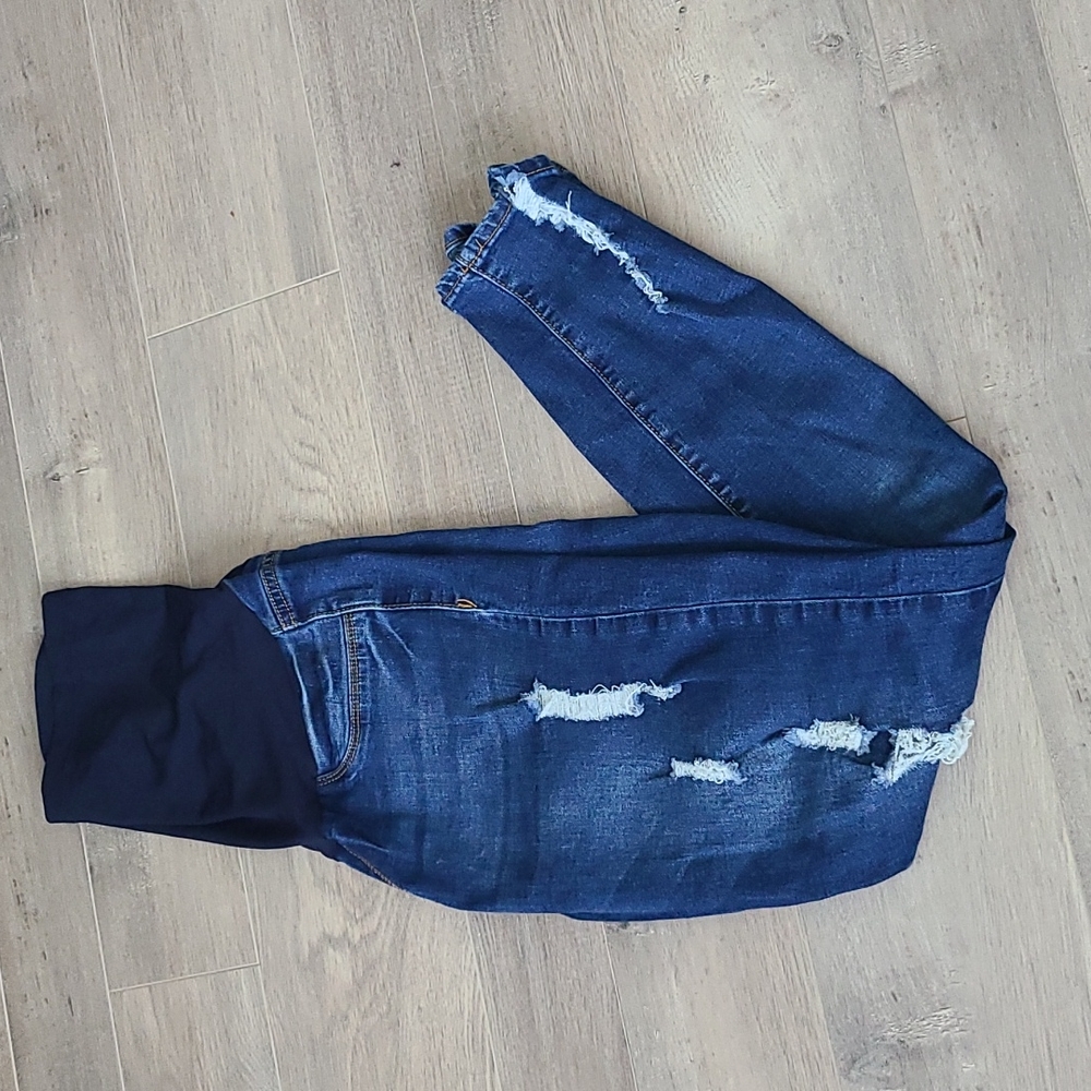 SizeM Distressed Maternity jeans